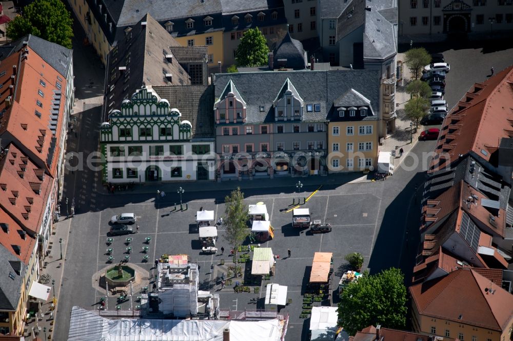 Aerial image Weimar - Sale and food stands and trade stalls in the market place with the Weimarer Stadthaus on Markt in Weimar in the state Thuringia, Germany