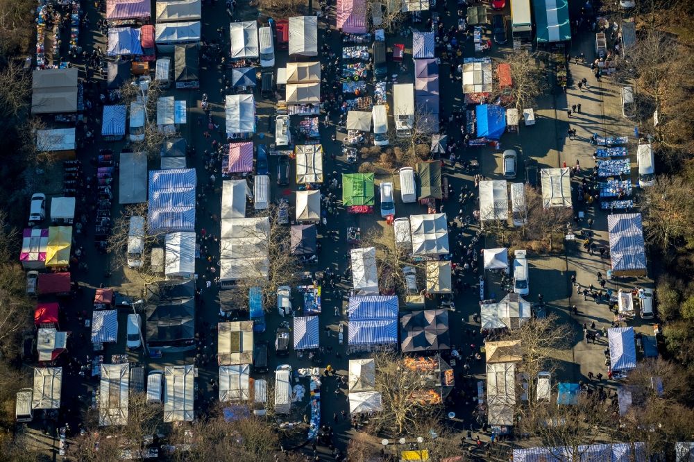 Dortmund from above - Stalls and visitors to the flea market on Emil-Figge-Strasse in the district Hombruch in Dortmund in the state North Rhine-Westphalia