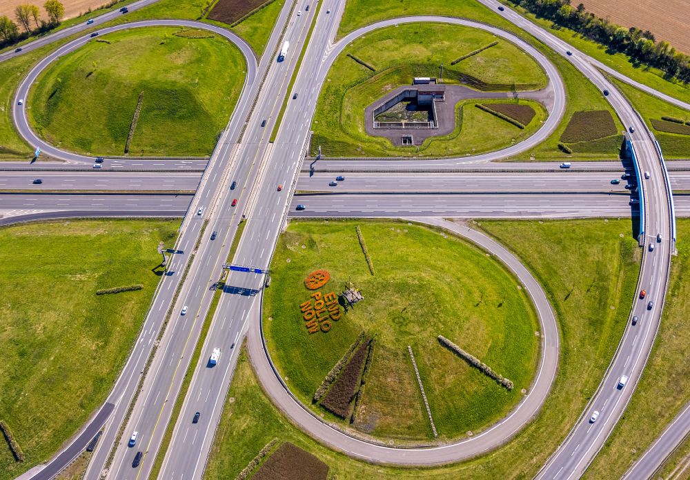 Aerial image Kamen - Traffic flow at the intersection- motorway A 1 A2 Kamener Kreuz in Kamen in the state North Rhine-Westphalia, Germany