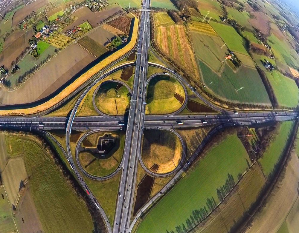Aerial image Kamen - traffic flow at the intersection- motorway A 1 A2 Kamener Kreuz in Kamen in the state North Rhine-Westphalia, Germany