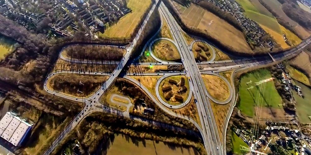 Dortmund from the bird's eye view: traffic flow at the intersection- motorway A 42 - 45 in the district Bodelschwingh in Dortmund in the state North Rhine-Westphalia, Germany