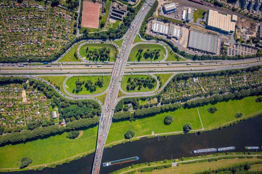 Duisburg from above - Traffic flow at the intersection- motorway A40 A59 in the district Duisburg Mitte in Duisburg at Ruhrgebiet in the state North Rhine-Westphalia, Germany