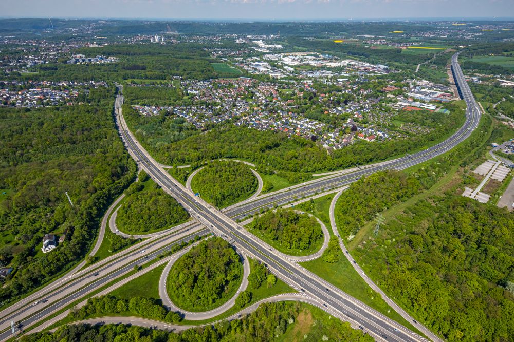 Hagen from the bird's eye view: Traffic flow at the intersection- motorway A 11 - A42 in the district Herbeck in Hagen in the state North Rhine-Westphalia, Germany