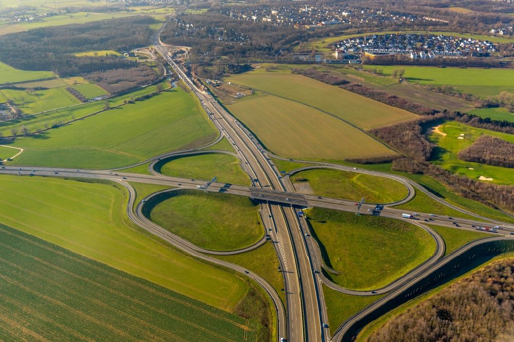 Aerial photograph Duisburg - Traffic flow at the intersection- motorway A 59 - 524 in the district Rahm in Duisburg in the state North Rhine-Westphalia, Germany