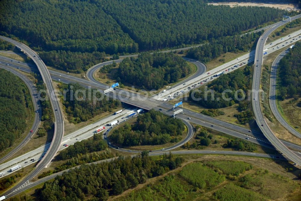 Aerial image Schönefeld - Traffic flow at the intersection- motorway A 10 - E36 Schoenefelder Kreuz in Schoenefeld in the state Brandenburg
