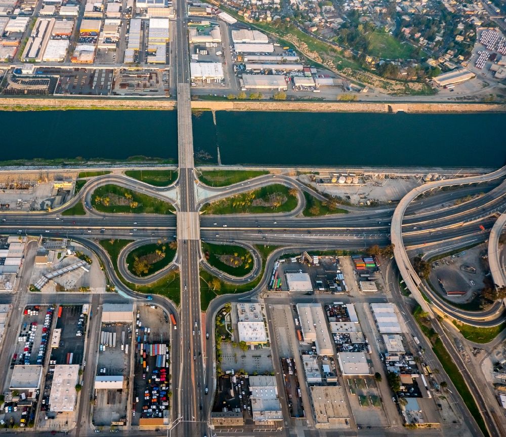 Long Beach from the bird's eye view: Motorway clover leaf interchange of Interstate 710 and Pacific Coast Highway in Long Beach in California, USA