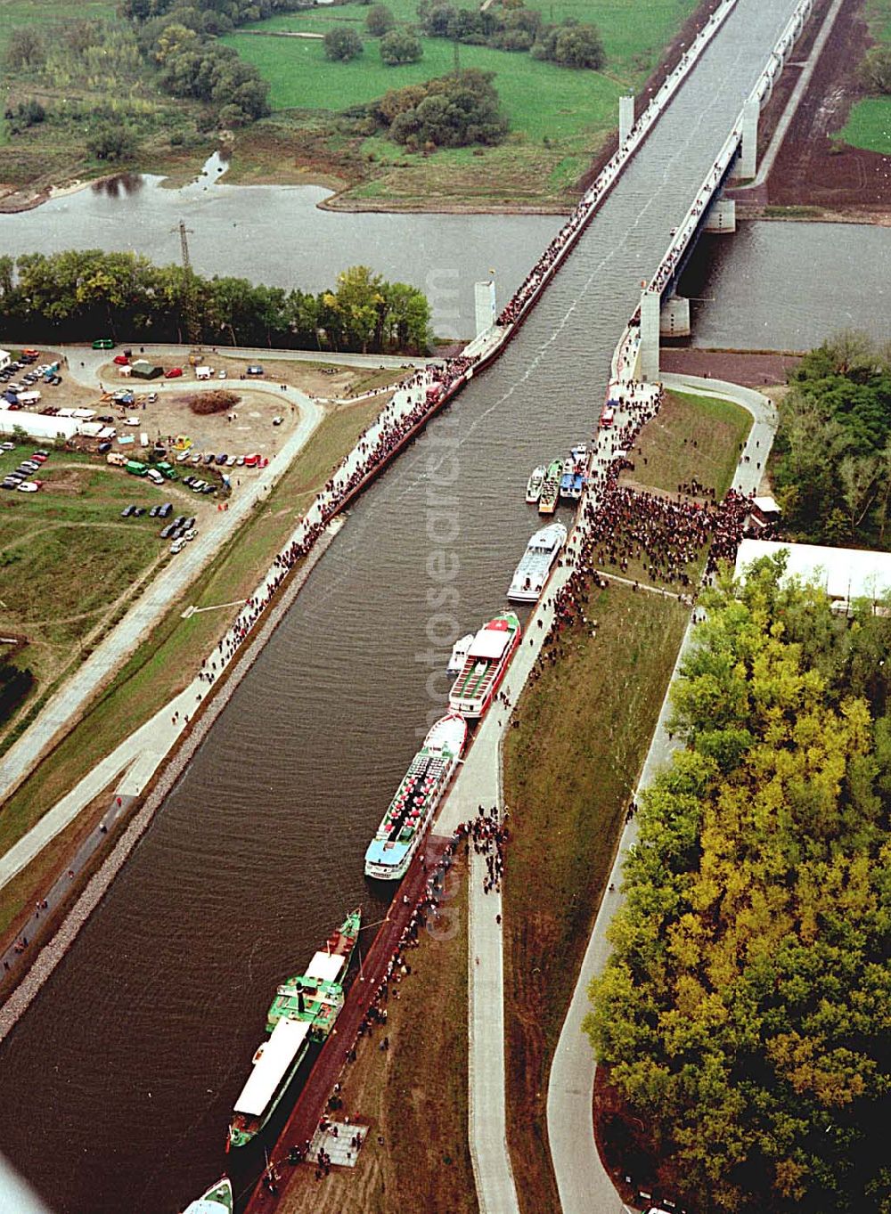 Aerial image Hohenwarthe / Sachsen-Anhalt - Verkehrsfreigabe des Wasserstraßenkreuzes Magdeburg entlang der Kanalbrücke vom Mittellandkanal zum Elbe-Havel-Kanal über die Elbe bei Hohenwarthe in Sachsen-Anhalt.
