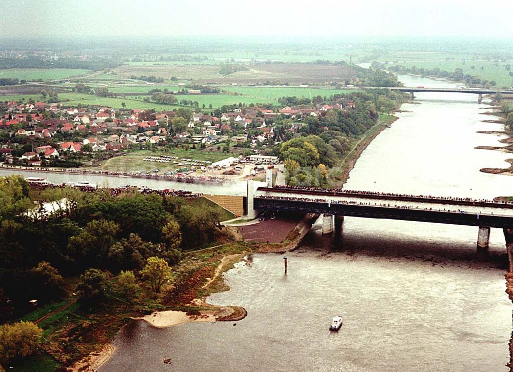 Hohenwarthe / Sachsen-Anhalt from above - Verkehrsfreigabe des Wasserstraßenkreuzes Magdeburg entlang der Kanalbrücke vom Mittellandkanal zum Elbe-Havel-Kanal über die Elbe bei Hohenwarthe in Sachsen-Anhalt.