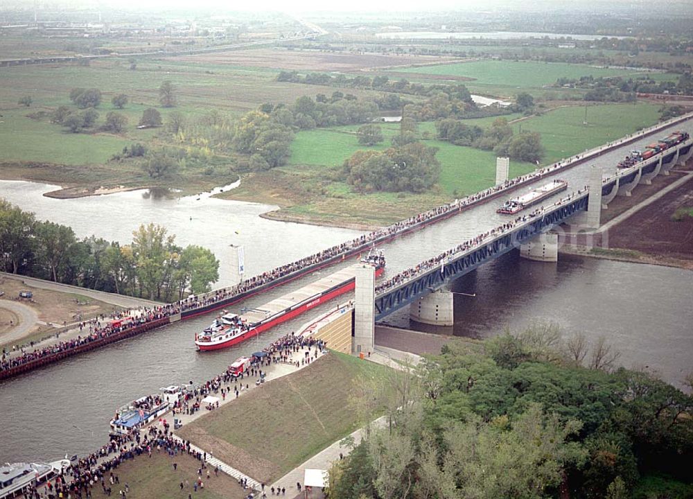 Aerial image Hohenwarthe / Sachsen-Anhalt - Verkehrsfreigabe des Wasserstraßenkreuzes Magdeburg entlang der Kanalbrücke vom Mittellandkanal zum Elbe-Havel-Kanal über die Elbe bei Hohenwarthe in Sachsen-Anhalt.