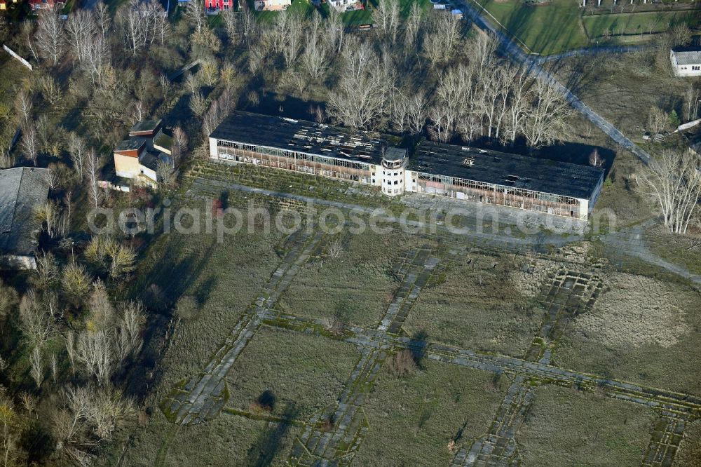 Aerial image Rangsdorf - Remains of the abandoned ruins of the hangars and handling facilities at the former airfield Flugplatz Rangsdorf an der Walther-Rathenau-Strasse in the district Gross Machnow in Rangsdorf in the state Brandenburg