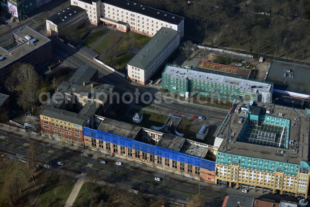 Aerial photograph Leipzig - View of the abandoned building complex Bugra Messehaus at Gerichtsweg in Leipzig in Saxony. The building was the venue of the book trade and graphics fair in 1914 and was then used as a convention and exhibition center. The building is currently unused and heavily threatened by decay