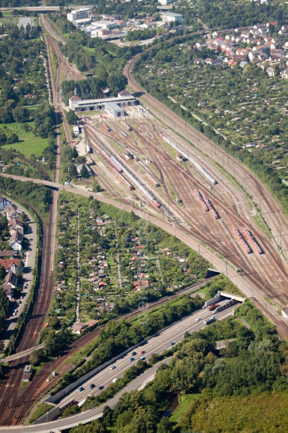 Karlsruhe from above - Railroad tracks above of theEdeltrud tunnel in the district Beiertheim - Bulach in Karlsruhe in the state Baden-Wuerttemberg