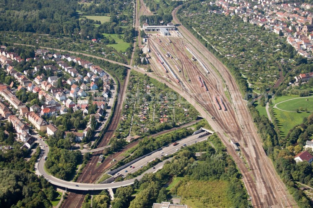 Karlsruhe from the bird's eye view: Railroad tracks above of theEdeltrud tunnel in the district Beiertheim - Bulach in Karlsruhe in the state Baden-Wuerttemberg