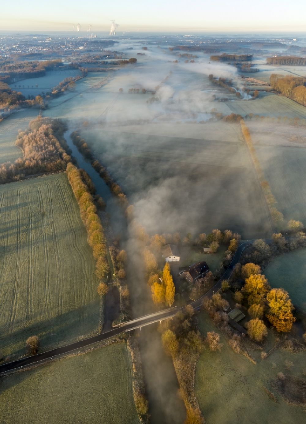 Aerial image Hamm - Landscape with the course of the river Lippe in the sunrise overlooking the bridge of Haarener Weg and the city of Hamm on the horizon in the state North Rhine-Westphalia. The view is surrounded by a veil of mist