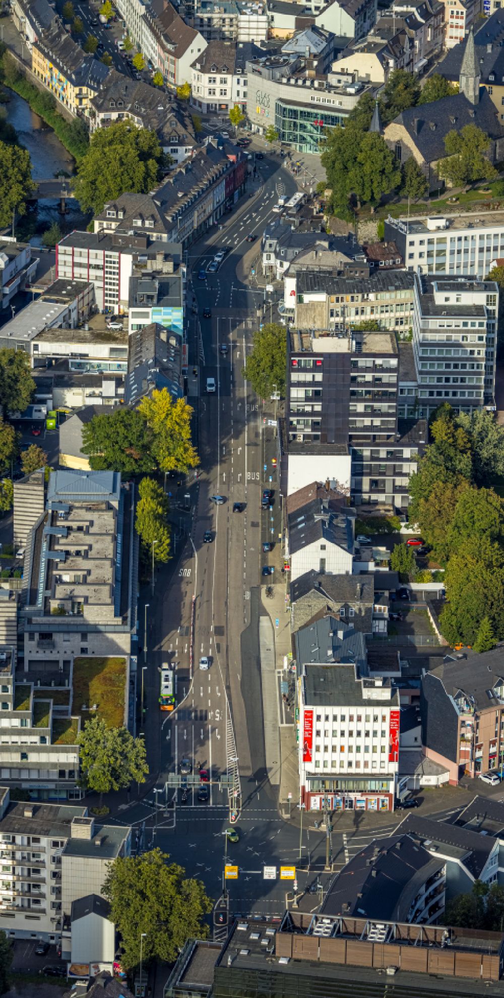 Siegen from the bird's eye view: Road over the crossroads of the Koblenzer street and Berliner street in Siegen in the state North Rhine-Westphalia