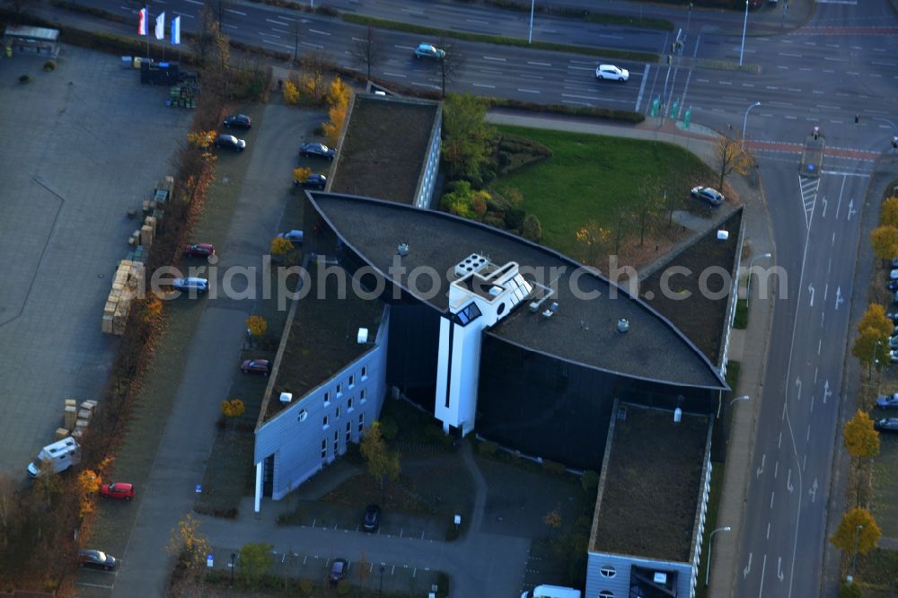 Aerial photograph Neubrandenburg - Striking insurance and office buildings of the medical insurance company AOK. At the Alfred Lythall Street in Neubrandenburg in Mecklenburg-Western Pomerania