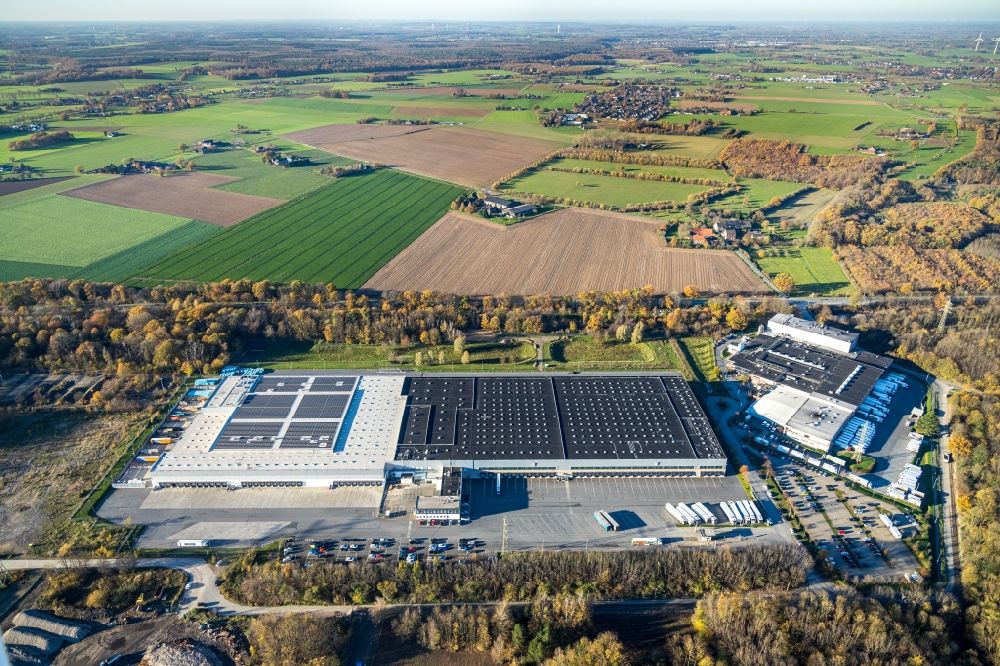Aerial photograph Kamp-Lintfort - Building complex and distribution center on the site of Lidl Vertriebs GmbH & Co. KG on Krummensteg in Kamp-Lintfort in the state North Rhine-Westphalia, Germany