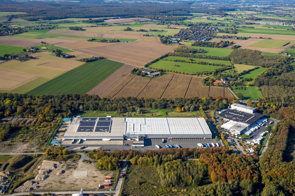 Kamp-Lintfort from the bird's eye view: Building complex and distribution center on the site of Lidl Vertriebs GmbH & Co. KG on Krummensteg in Kamp-Lintfort in the state North Rhine-Westphalia, Germany