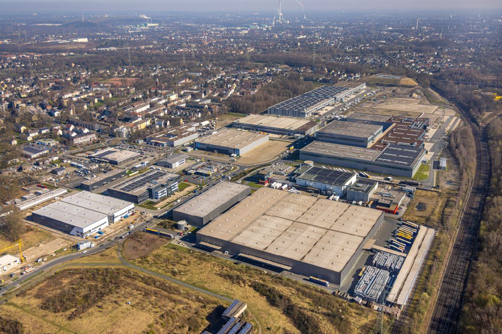 Aerial photograph Gelsenkirchen - Building complex and distribution center on the site of WHEELS Logistics GmbH & Co. KG on Europastrasse overlooking the construction site for the new building complex on the premises of the logistics center Febi Bilstein in the district Bulmke-Huellen in Gelsenkirchen in the state North Rhine-Westphalia, Germany