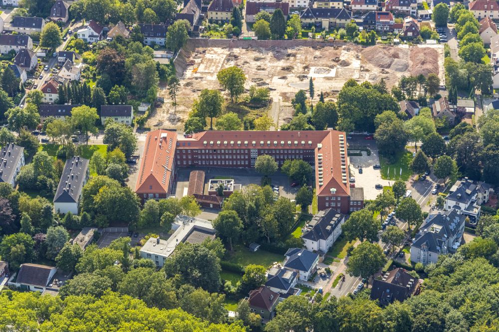 Aerial photograph Bochum - Administrative building of the State Authority Berufsgenossenschaft Rohstoffe & chemische Industrie Bezirksdirektion in Bochum in the state North Rhine-Westphalia