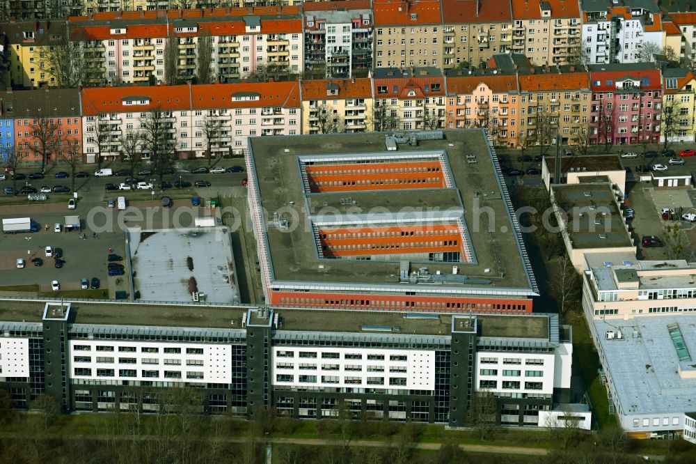 Aerial photograph Berlin - Administrative building of the State Authority Agentur fuer Arbeit Tempelhof on Alarichstrasse - Wolframstrasse in the district Tempelhof in Berlin, Germany