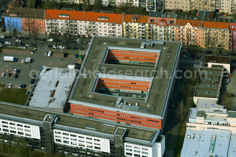 Berlin from the bird's eye view: Administrative building of the State Authority Agentur fuer Arbeit Tempelhof on Alarichstrasse - Wolframstrasse in the district Tempelhof in Berlin, Germany