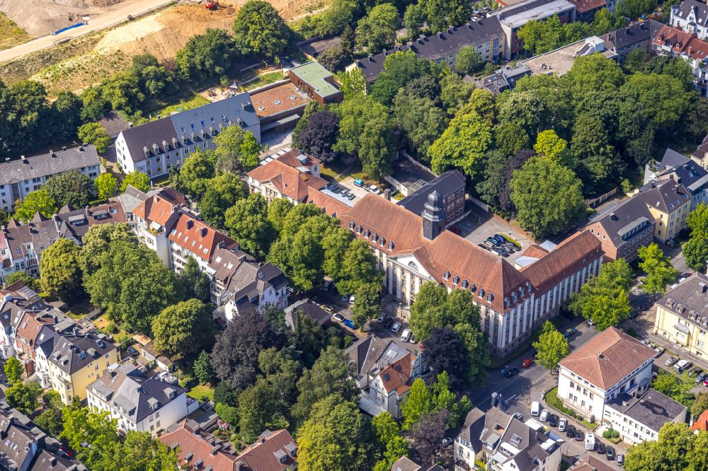 Dortmund from the bird's eye view: Administrative building of the State Authority Bezirksregierungsstelle Arnsberg Abt. Energie and Bergbau in the district Kaiserbrunnen in Dortmund at Ruhrgebiet in the state North Rhine-Westphalia, Germany