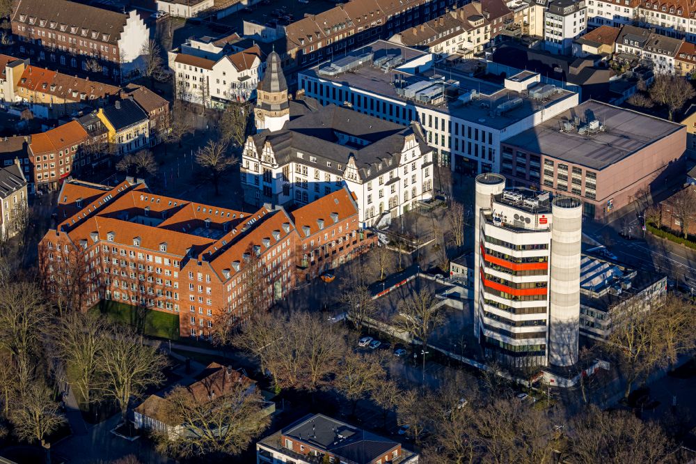 Gladbeck from the bird's eye view: administrative building of the State Authority of the citizen office on Willy-Brandt-Platz - Bottroper Strasse in Gladbeck at Ruhrgebiet in the state North Rhine-Westphalia, Germany