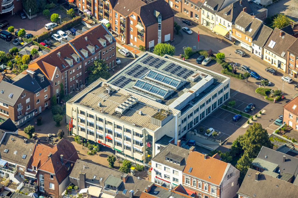 Aerial image Beckum - Banking administration building of the financial services company Sparkasse Beckum-Wadersloh - Hauptgeschaeftsstelle on street Weststrasse in Beckum at Ruhrgebiet in the state North Rhine-Westphalia, Germany