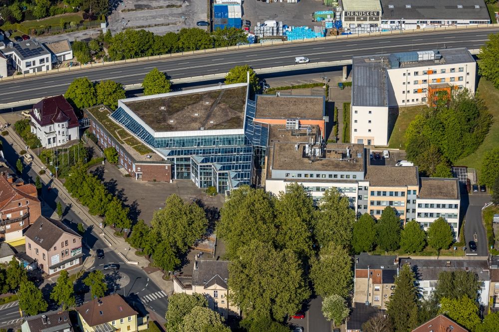 Kamen from above - Banking administration building of the financial services company Sparkasse Bergkamen-Boenen in Kamen in the state North Rhine-Westphalia, Germany