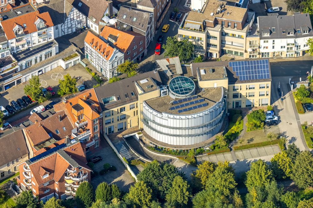 Aerial image Beckum - Banking administration building of the financial services company Volksbank Beckum-Lippstadt eG on Suedstrasse in Beckum in the state North Rhine-Westphalia, Germany
