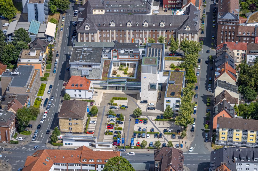 Aerial photograph Hamm - Banking administration building of the financial services company of Volksbank Hamm - Hauptstelle Hamm on Bismarckstrasse in Hamm at Ruhrgebiet in the state North Rhine-Westphalia, Germany