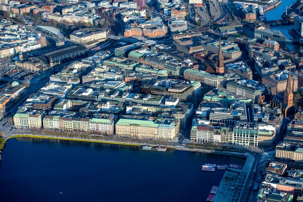 Aerial photograph Hamburg - Hapag Lloyd administration building on Ballindamm on the Inner Alster in the Altstadt district in Hamburg, Germany