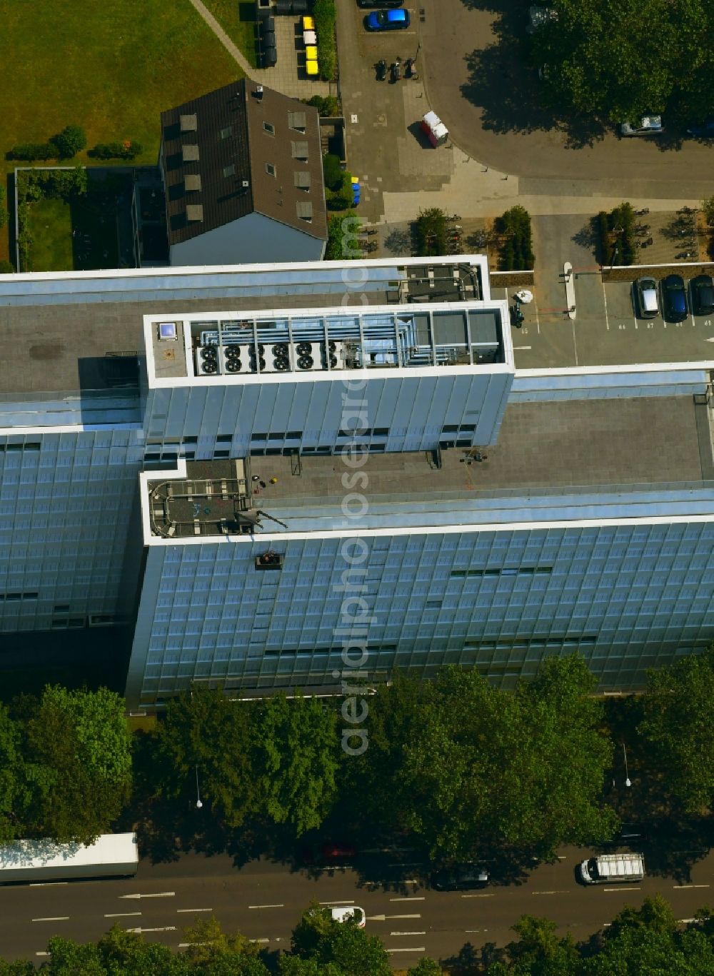 Köln from above - Office and administration buildings of the insurance company of Delvag Versicherungs - AG on Venloer Strasse in the district Neustadt-Nord in Cologne in the state North Rhine-Westphalia, Germany