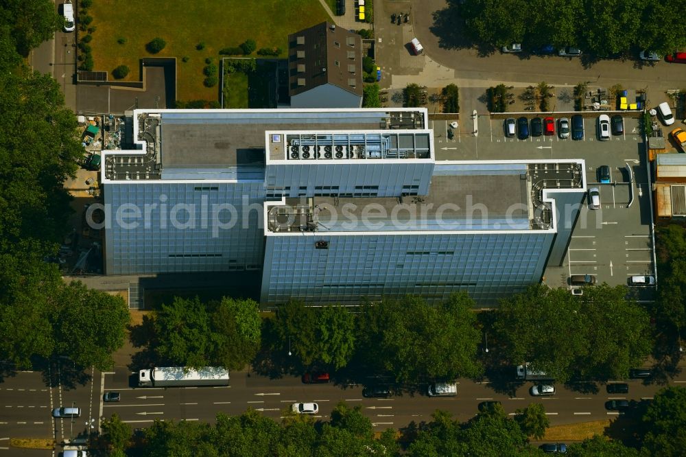 Aerial image Köln - Office and administration buildings of the insurance company of Delvag Versicherungs - AG on Venloer Strasse in the district Neustadt-Nord in Cologne in the state North Rhine-Westphalia, Germany
