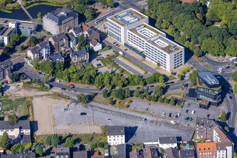 Aerial photograph Gelsenkirchen - Administrative building of the State Authority Justizzentrum Gelsenkirchen in the district Ueckendorf in Gelsenkirchen at Ruhrgebiet in the state North Rhine-Westphalia, Germany