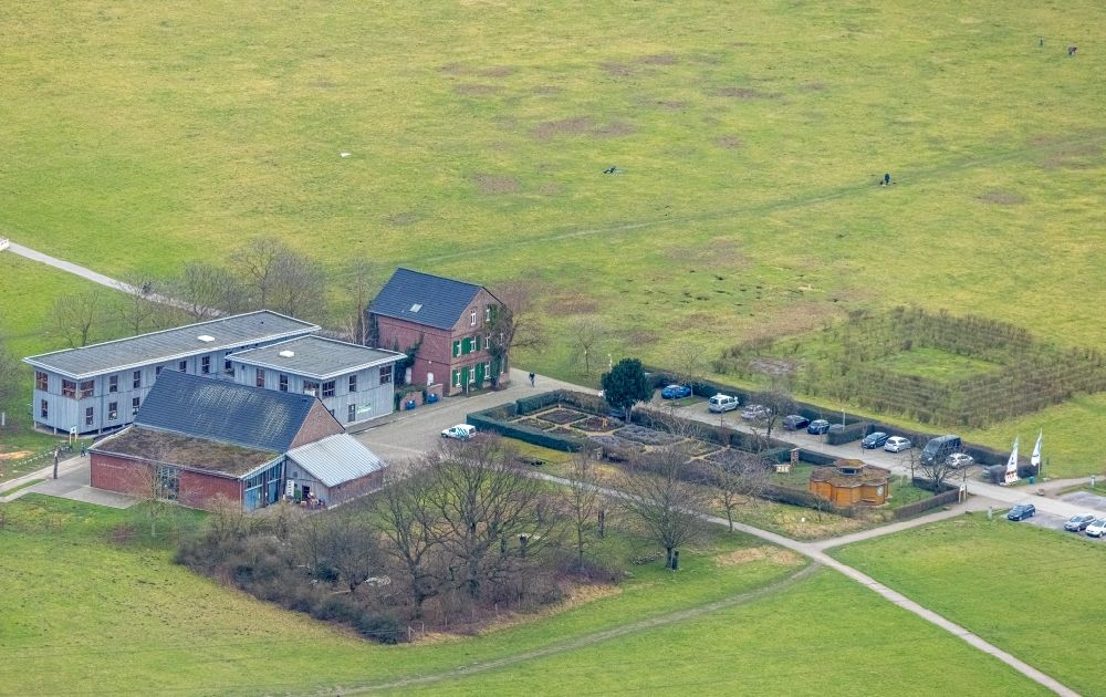 Oberhausen from the bird's eye view: Administrative building of the State Authority Landesbuero of Naturschutzverbaende NRW in the district Borbeck in Oberhausen at Ruhrgebiet in the state North Rhine-Westphalia, Germany