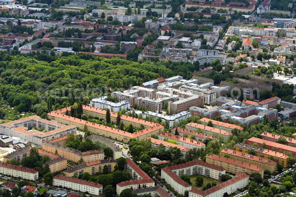 Berlin from the bird's eye view: Administrative building of the State Authority of Bunofzentralont fuer Steuern on DGZ-Ring in the district Weissensee in Berlin, Germany