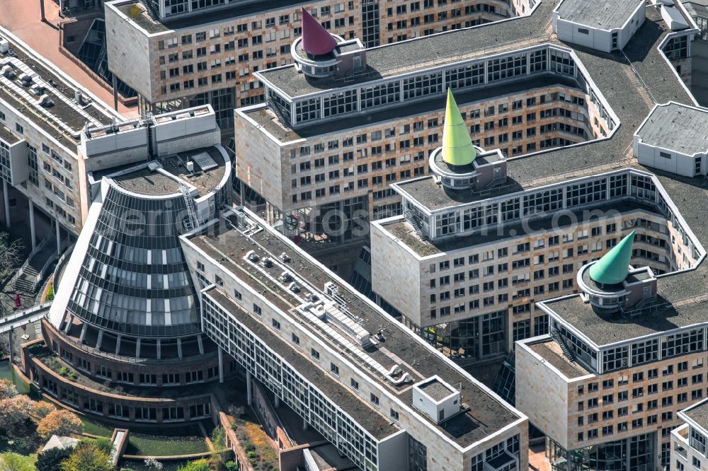 Aerial photograph Frankfurt am Main - Administrative building of the State Authority finance office Frankfurt am Main I-V and the regional labor court in Frankfurt in the state Hesse