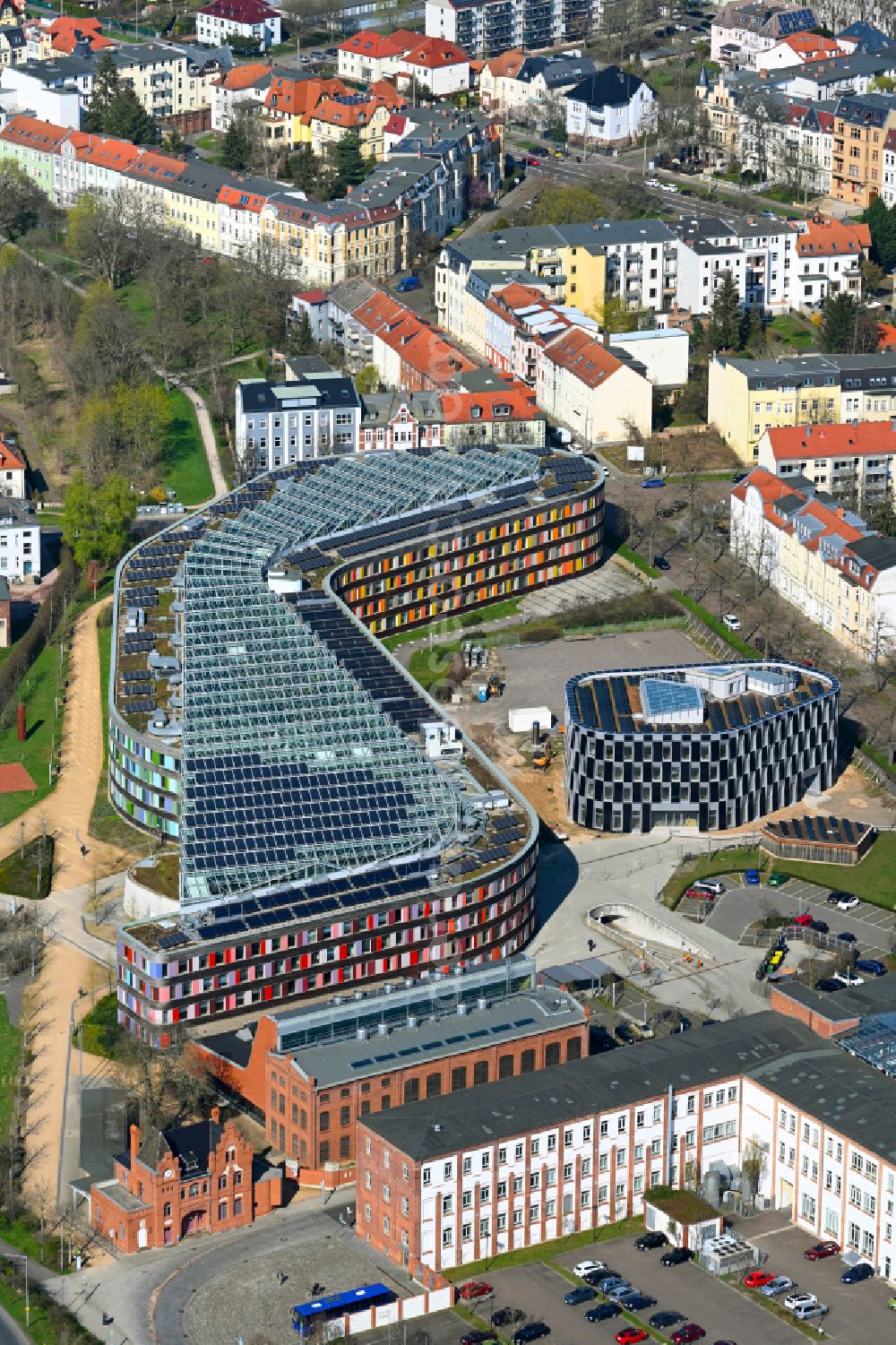 Aerial photograph Dessau - Administrative building of the State Authority UBA Umweltbundesamt on place Woerlitzer Platz in Dessau in the state Saxony-Anhalt, Germany