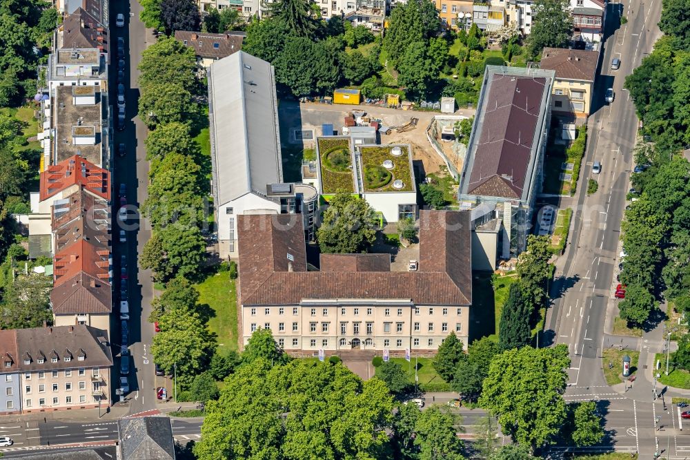 Karlsruhe from the bird's eye view: Administrative building of the State Authority Versorgungsanstalt of Banof and of Laenof in Karlsruhe in the state Baden-Wuerttemberg, Germany