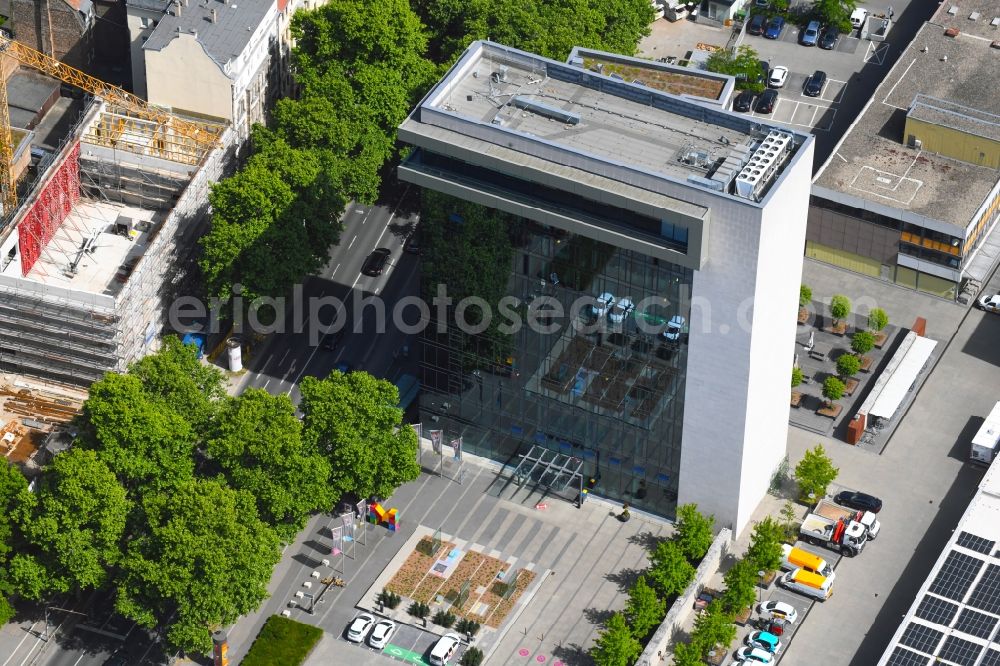Aerial image Mainz - Administration building of the city works of Mainz in the Neustadt part of Mainz in the state of Rhineland-Palatinate. The office complex and high rise is located in the East of the district