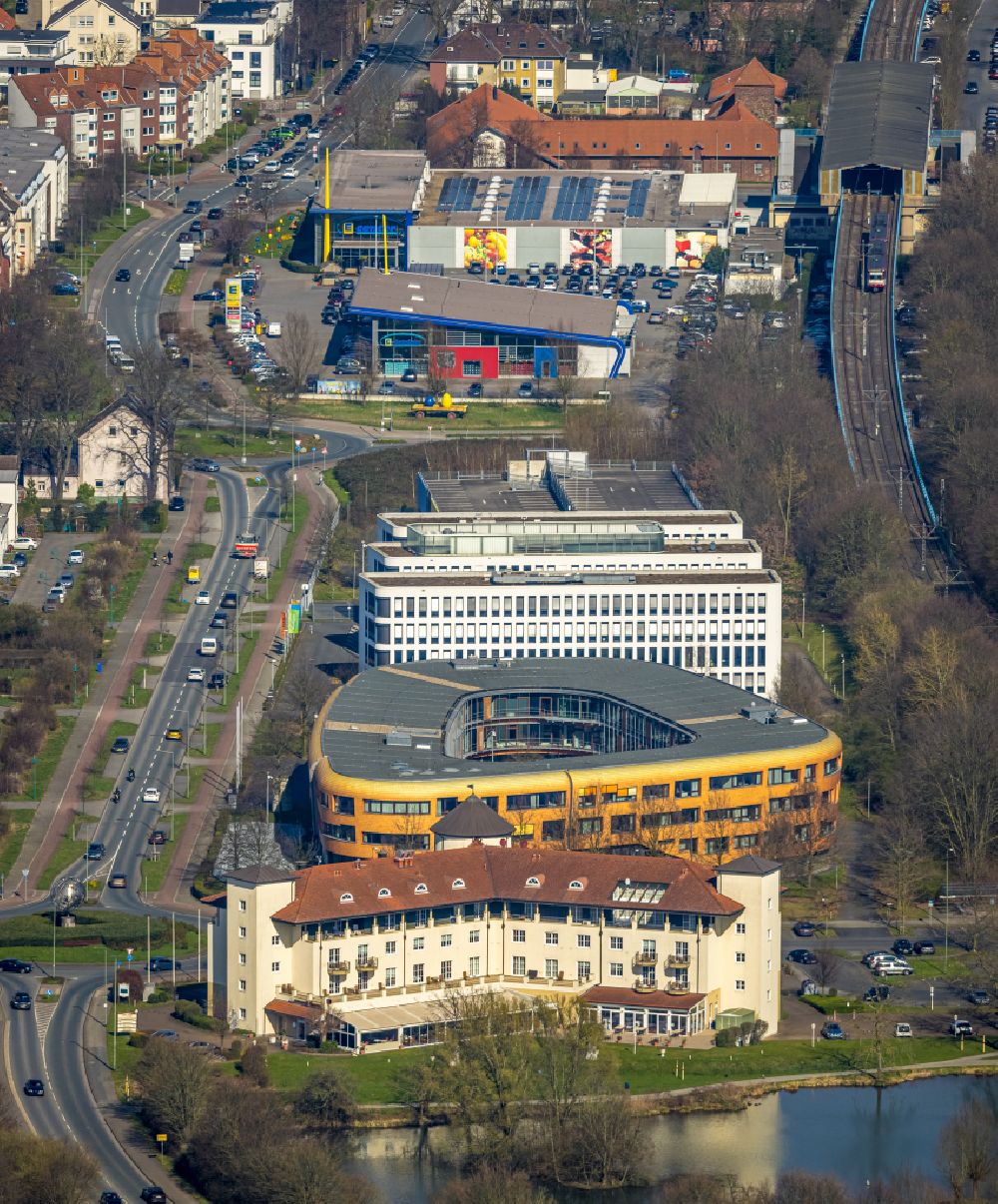 Aerial photograph Duisburg - Administration building of the services company Infineon Technologies AG und Intel Deutschland in the district Duisburg Sued in Duisburg in the state North Rhine-Westphalia