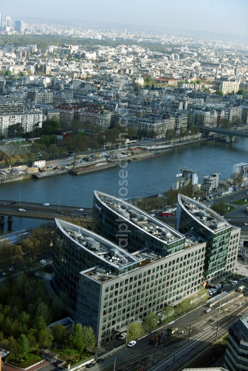 Aerial photograph Paris Issy-les-Moulineaux - Administration building of the company Microsoft France on Quai du President Roosevelt in Paris in Ile-de-France, France