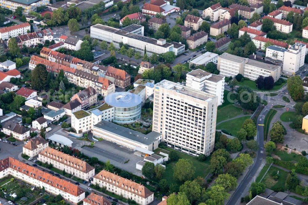 Aerial image Speyer - Office and administration buildings of the insurance company Deutsche Rentenversicherung Rheinland-Pfalz in Speyer in the state Rhineland-Palatinate, Germany