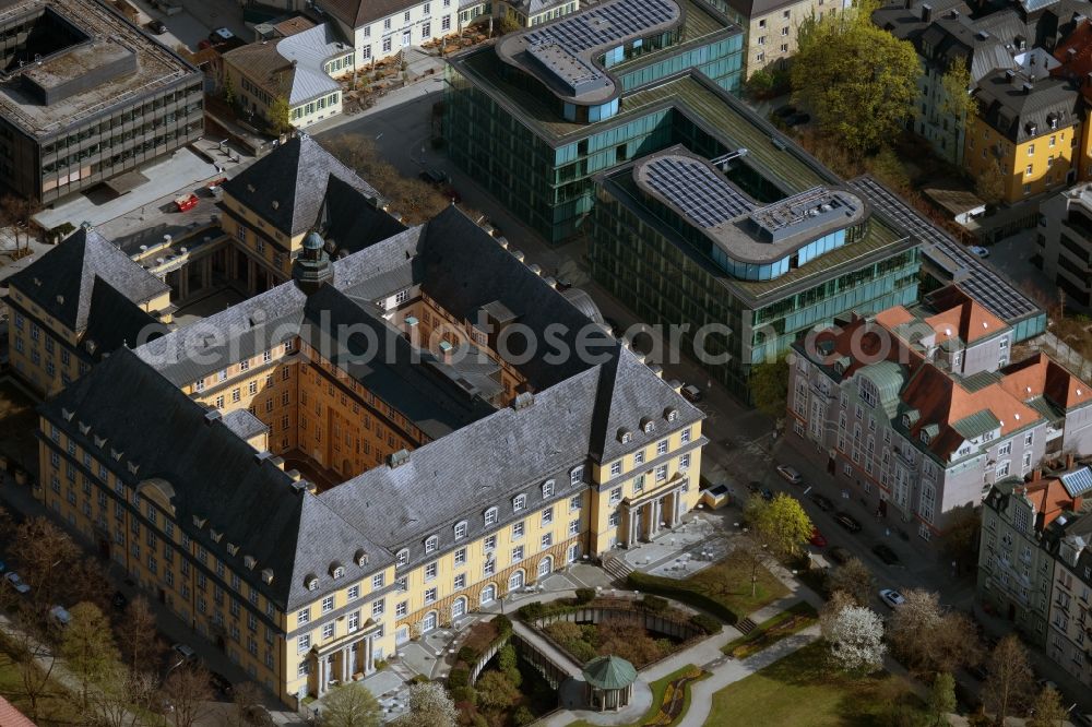 Aerial photograph München - Office and administration building of the insurance company Munich Re on Kaulbachstrasse in the district Schwabing-Freimann in Munich in the state Bavaria, Germany