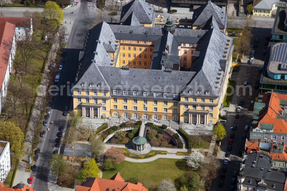 Aerial image München - Office and administration building of the insurance company Munich Re on Kaulbachstrasse in the district Schwabing-Freimann in Munich in the state Bavaria, Germany