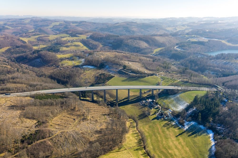 Lüdenscheid from the bird's eye view: Routing and lanes in the course of the motorway bridge structure of the BAB A 45 - Talbruecke Bremecke of Sauerlandlinie in Luedenscheid in the state North Rhine-Westphalia, Germany
