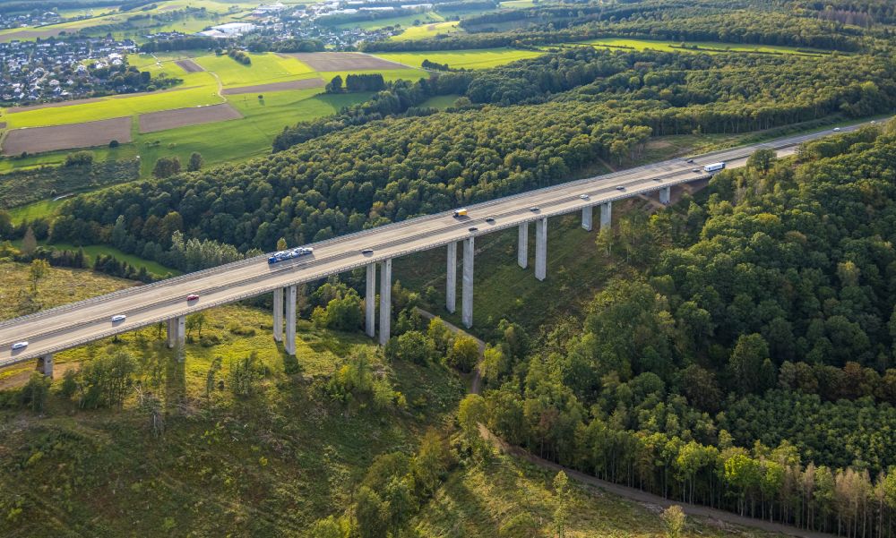 Aerial photograph Freudenberg - Routing and lanes in the course of the motorway bridge structure of the BAB A 45 Talbruecke Bueschergrund in Freudenberg in the state North Rhine-Westphalia, Germany
