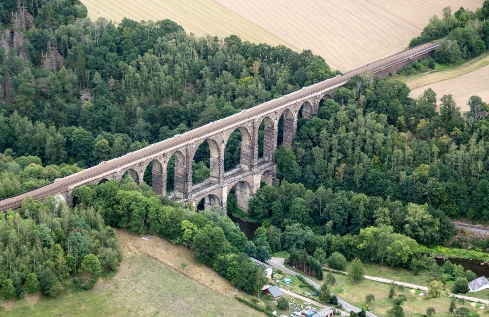 Göhren from the bird's eye view: Viaduct of the railway bridge structure to route the railway tracks in Goehren in the state Saxony, Germany